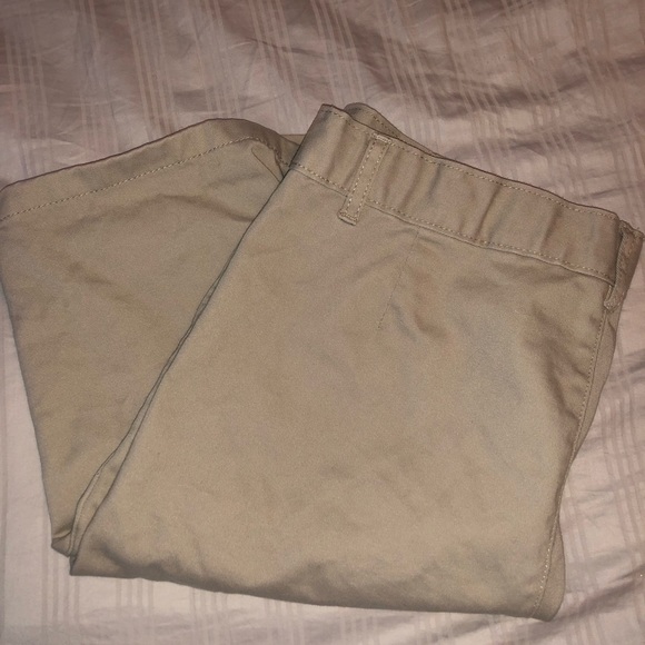 IZOD Khaki Shorts - Picture 1 of 4